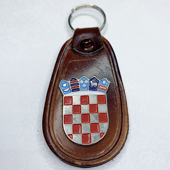 Croatia CRO Police Croatian Armed FORCES Army Vintage key breast Badge Leather 7