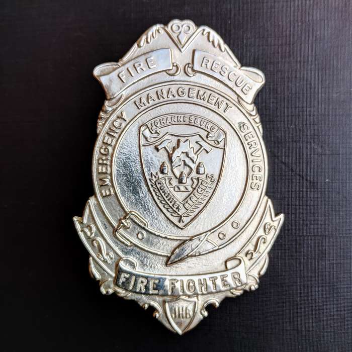SOUTH AFRICA Emergency Services JOHANNESBURG POLICE FIRE RESCUE FIGHTER BADGE