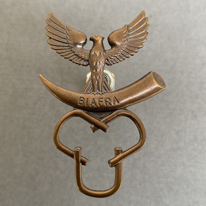 Biafra-South-Nigeria-Army-Beret-Badge-1967-Officers-Mercenaries