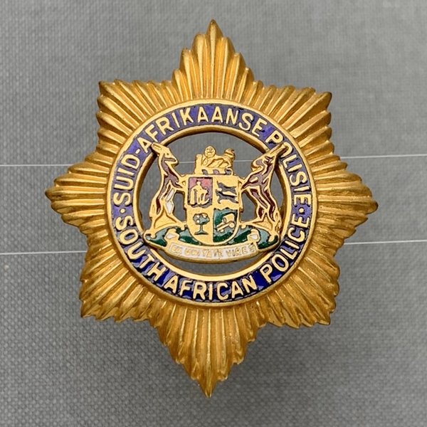 SAP South Africa Police gilt enamel Officers Major and above Cap badge CO1916-1 w