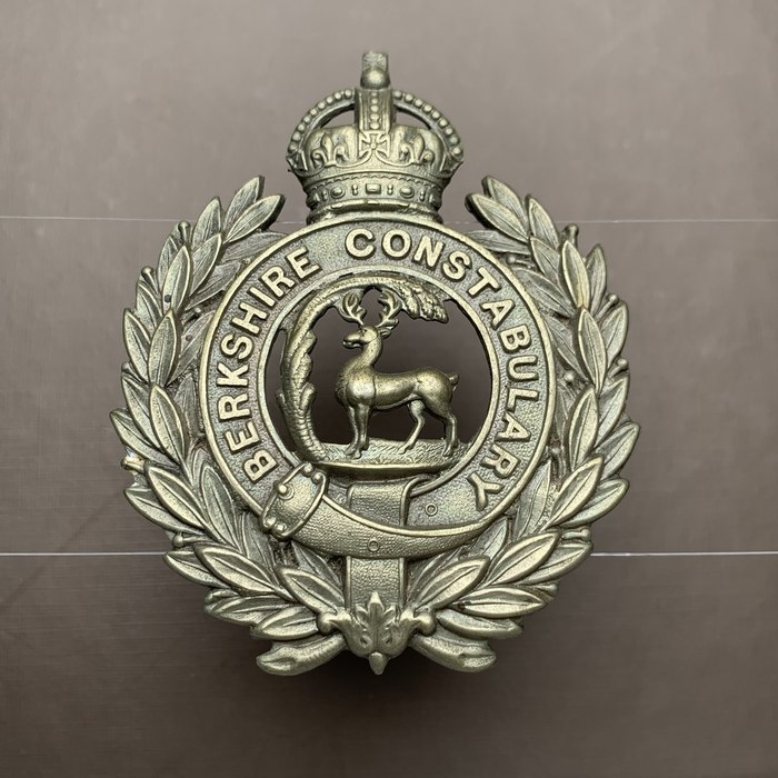 British Berkshire Constabulary Wreath Helmet Plate King's Crown