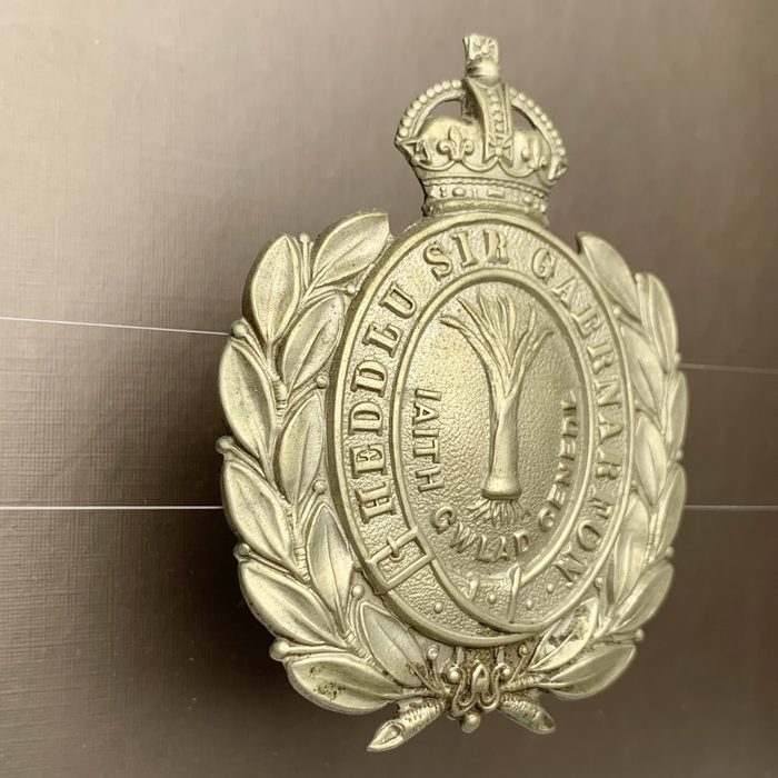British Police Caernarvonshire Constabulary Wreath Helmet Plate - King's Crown-2 w