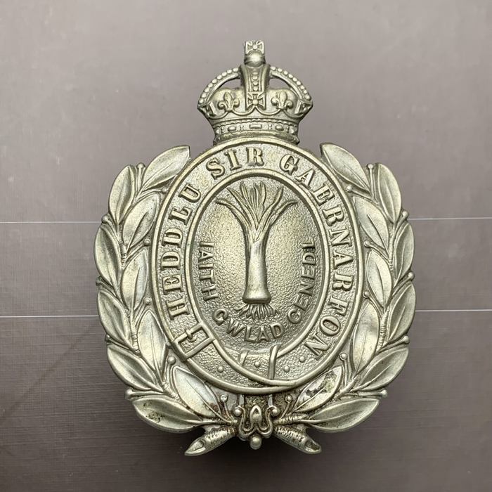 British Police Caernarvonshire Constabulary Wreath Helmet Plate - King's Crown