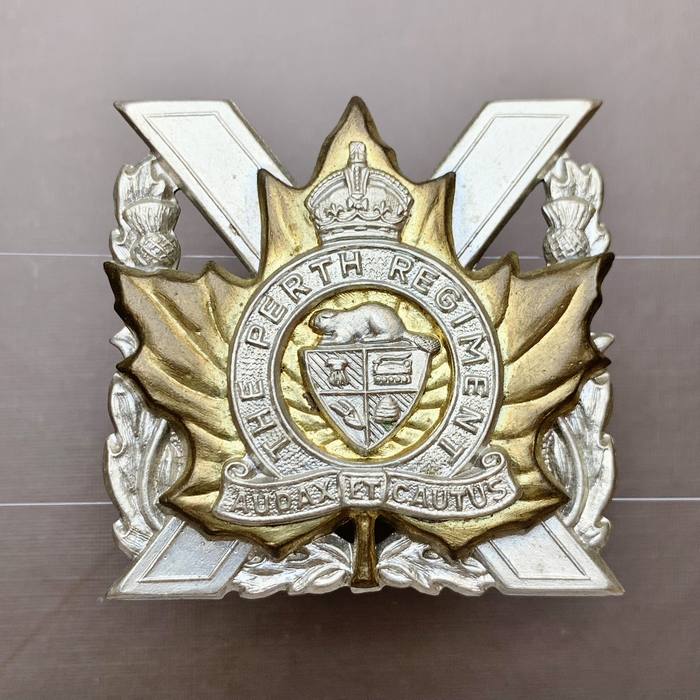 Canada Canadian Perth Regiment Scottish 1949 Pattern _ Scully Montreal Cap Badge
