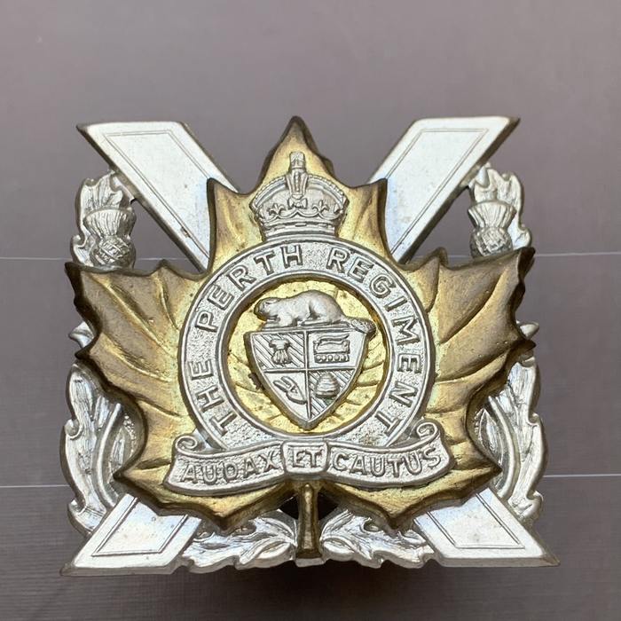 Canada Canadian Perth Regiment Scottish 1949 Pattern _ Scully Montreal Cap Badge w
