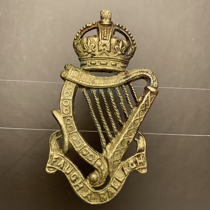 SA South Africa Irish Caubeen Badge WW2 1939-1945