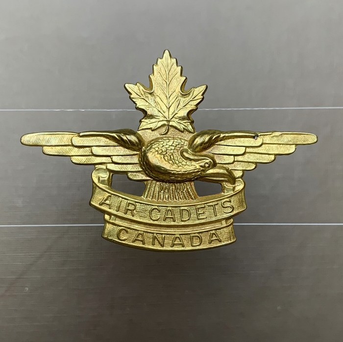 WW2 Period Royal Canadian Air Cadets Cap Badge-1 w