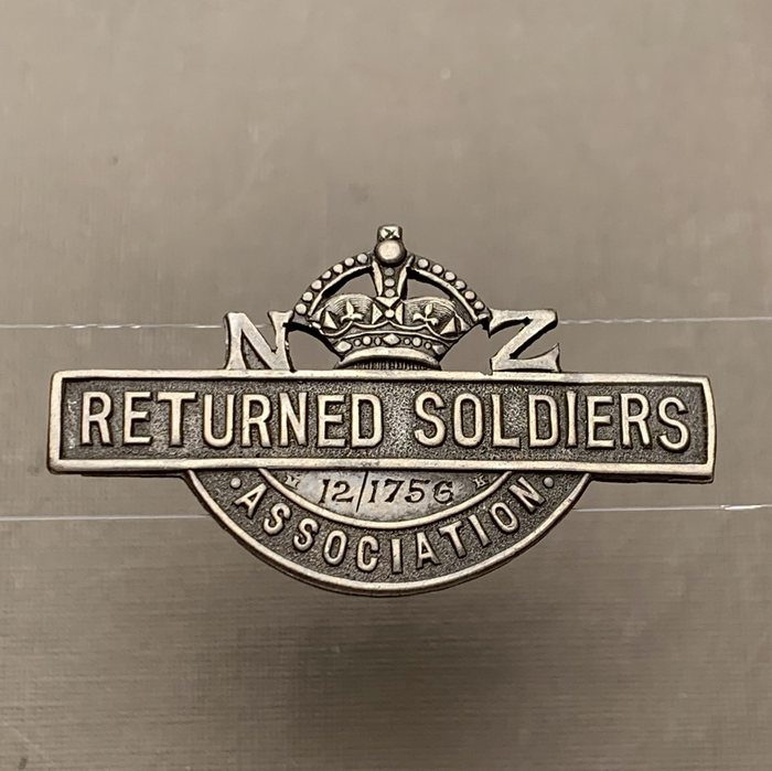 WWI New Zealand Returned Soldiers Association Badge Large RSA SILVER