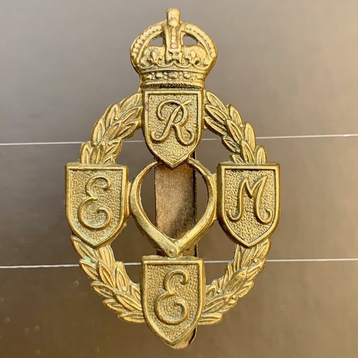 British Militaria Royal Electrical and Mechanical Engineers Badge Slider WW2 A