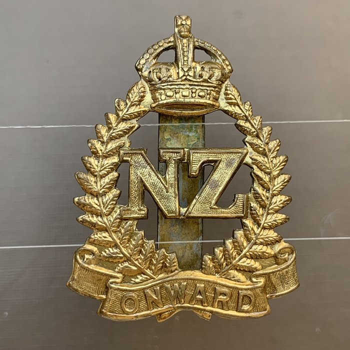New Zealand Army Infantry Forces Division Corps Cap Badge ONWARD WW1-1 w