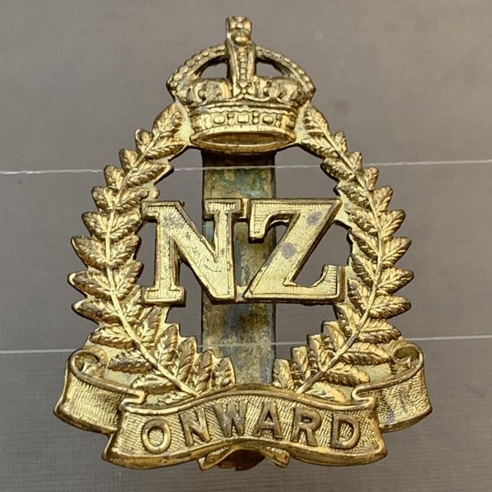 New Zealand Army Infantry Forces Division Corps Cap Badge ONWARD WW1
