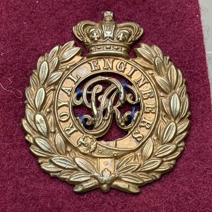 Boer War and Boxer Rebellion China Royal Engineers Queen Victoria crown cap Badge 1898-1901