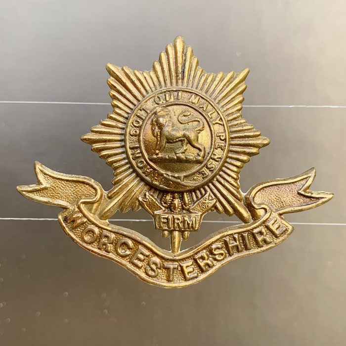 British Worcestershire Regiment WW1 cap Badge A