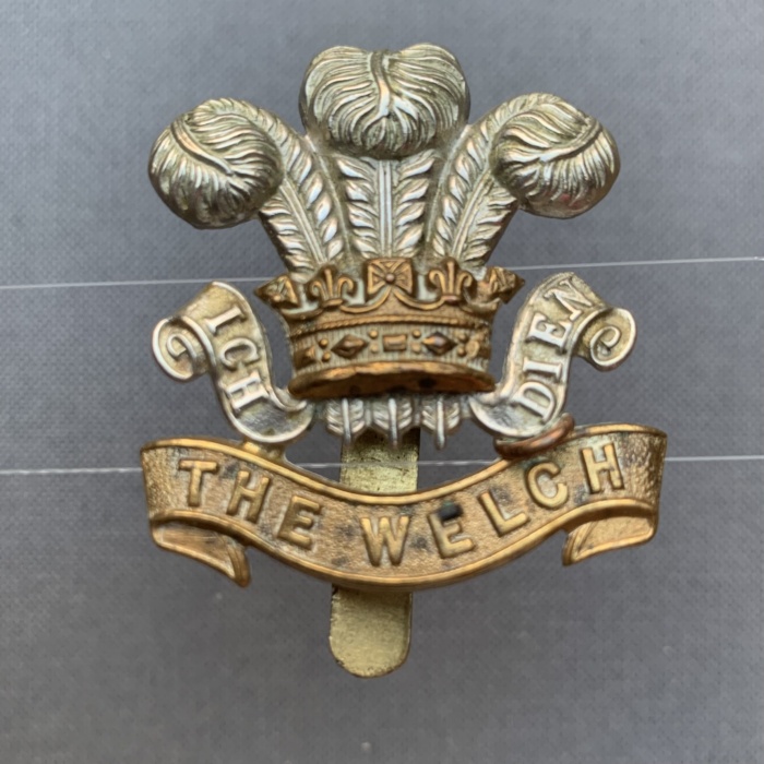 The Welsh Regiment British Bi Metal Cap Badge Insignia