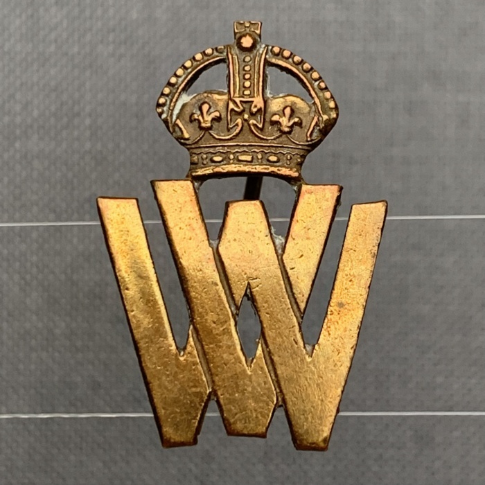 WW2 Women's Voluntary Service WV Brass Cap Badge
