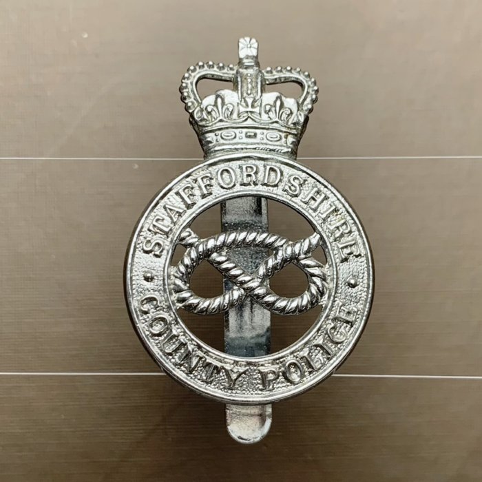 British Obsolete Staffordshire County Police KC Cap Badge Pre 1953