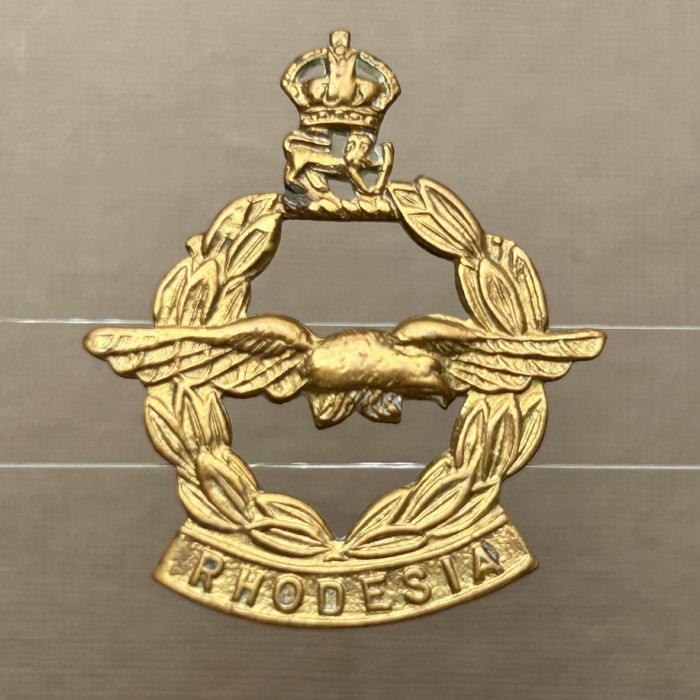 Southern Rhodesia Air Force brass Collar Badge prior 1956