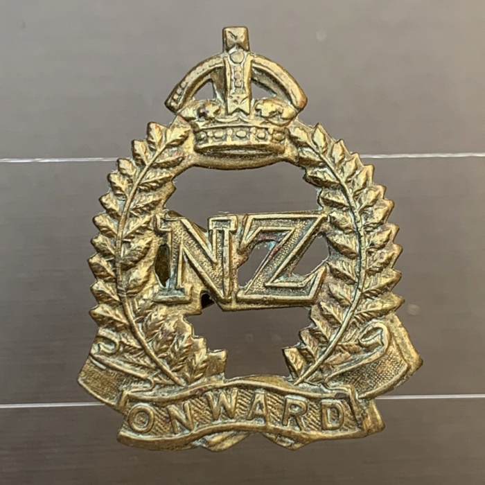 New Zealand NZ ONWARD General Service collar badge WW1 World War 1