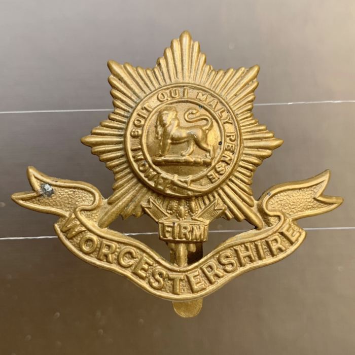 British Worcestershire Regiment WW1 cap Badge