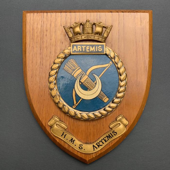 South Africa Navy SAS Somerset Bar-Class boom defence Vessel Shield Plaque enamel Badge