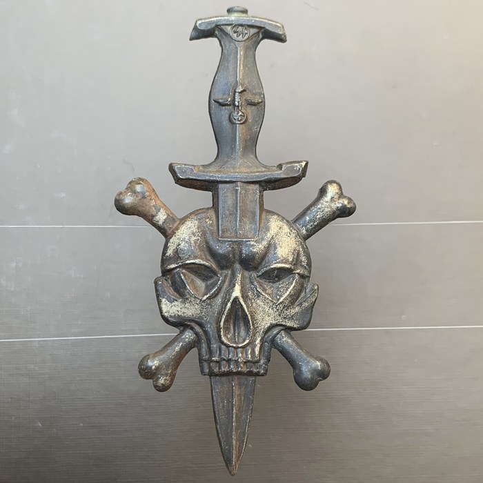 WW2 German NAZI Waffen SS Dagger Skull Badge