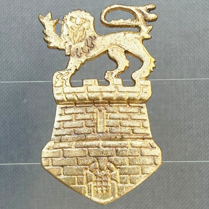 Singapore Infantry Regiment die cast cap badge worn from 1957 RARE