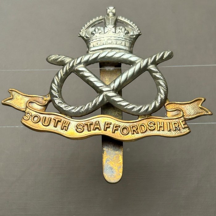 British ARMY Infantry South Staffordshire Regiment Cap Badge A