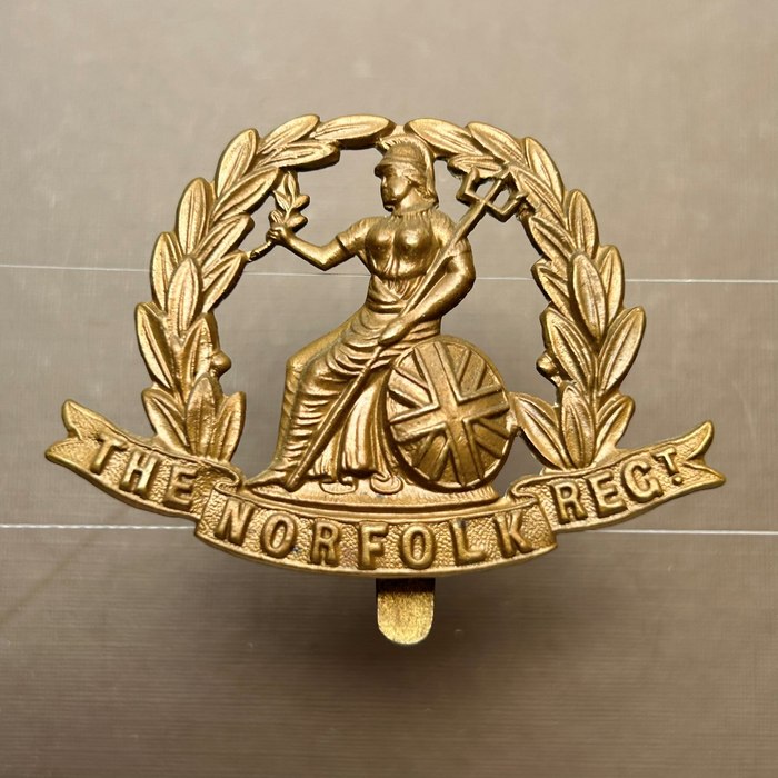 British Empire WW1 The Norfolk Regiment Brass Cap Badge