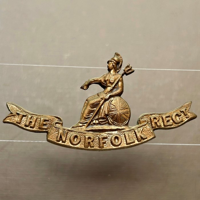 British Empire WW1 The Norfolk Regiment Officers collar Badge A