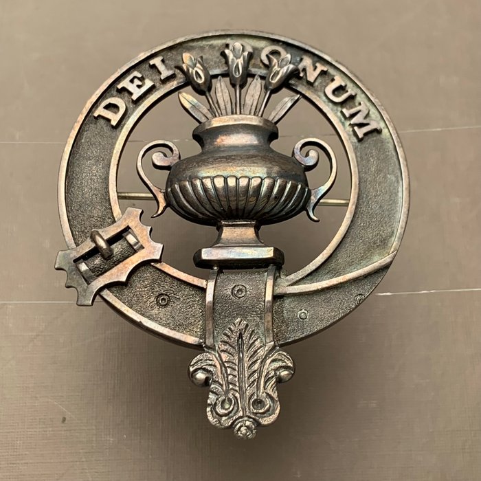 Clan Crest badge with stags head DEI DONUM stamped Whytock & Sons