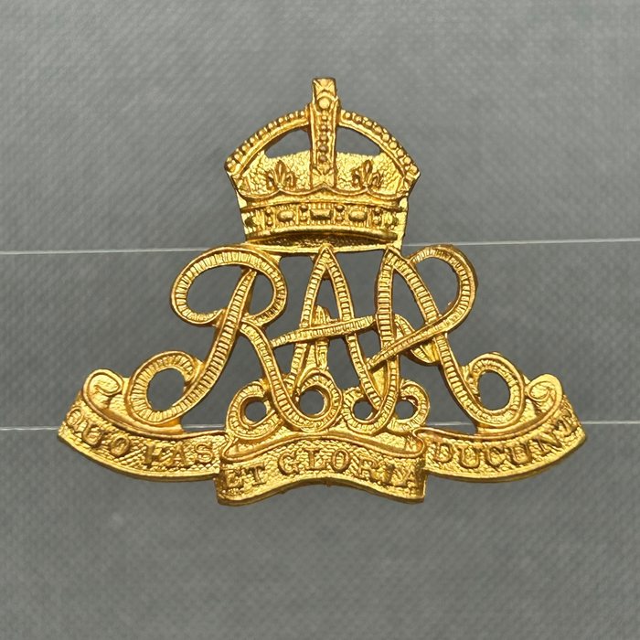 Australia Post War Royal Australian Artillery RAA Collar badge 1948-1953