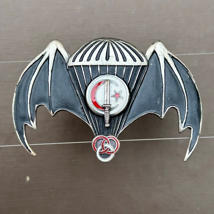 Tunesia North Africa Commando Parachute Qualification Bat Wing Badge