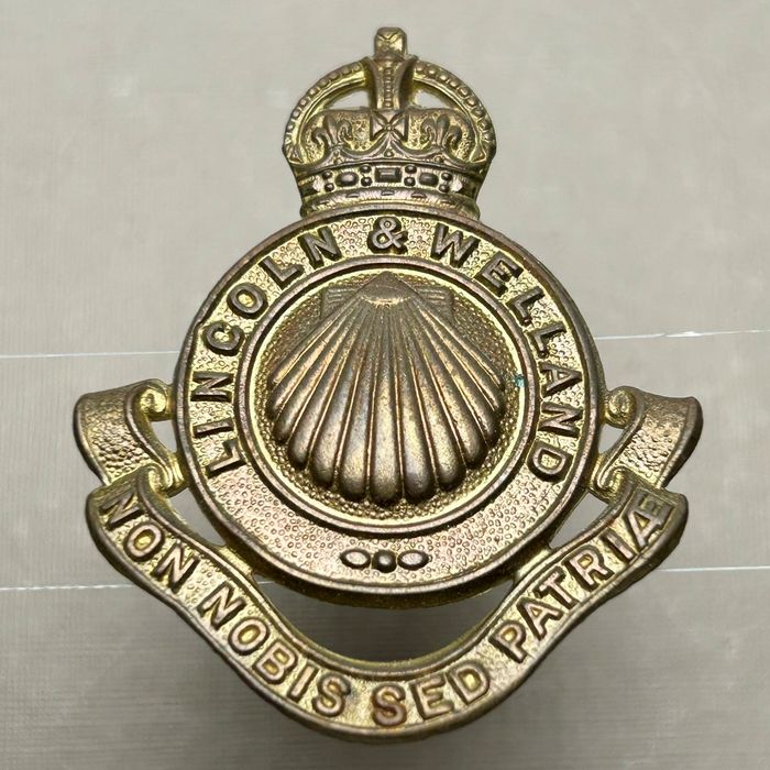 Lincoln & Welland Regiment 4th Canadian Armoured Division Cap Badge