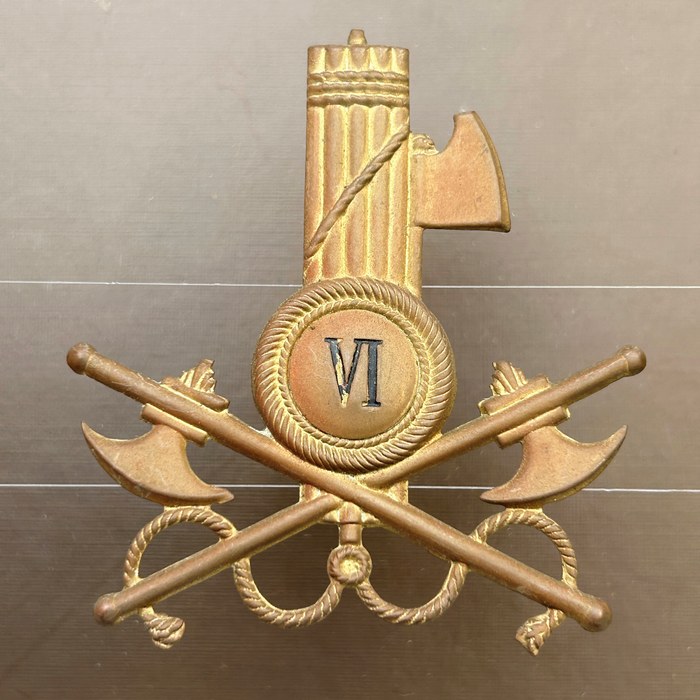 WW2 Italian MVSN Fascist Militia Engineers VI Pith Helmet Badge
