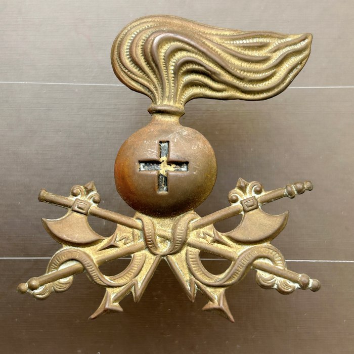 Italy WWII Italian Army Pioneers Helmet Hat Badge