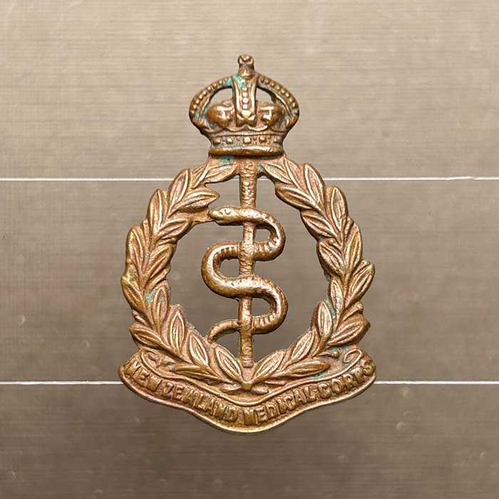 New Zealand Army Medical Corps NZMC Collar Badge WW2