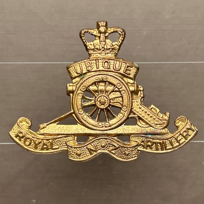 Royal New Zealand Artillery RNZA Hat Beret Badge lugs