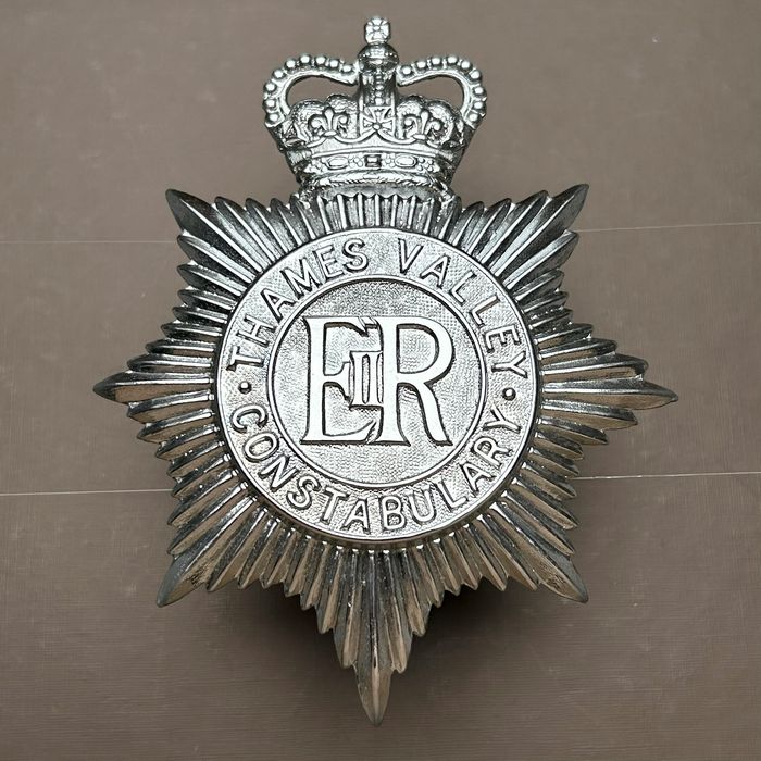 Thames Valley Constabulary 1968-74 Queens Crown Police Prisons helmet badge
